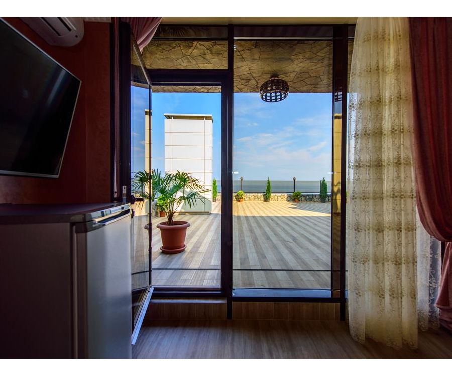 Вид из номера отеля в Алуште ВК-Роял